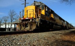 Etats-Unis un train transportant des produits chimique déraille et prend feu